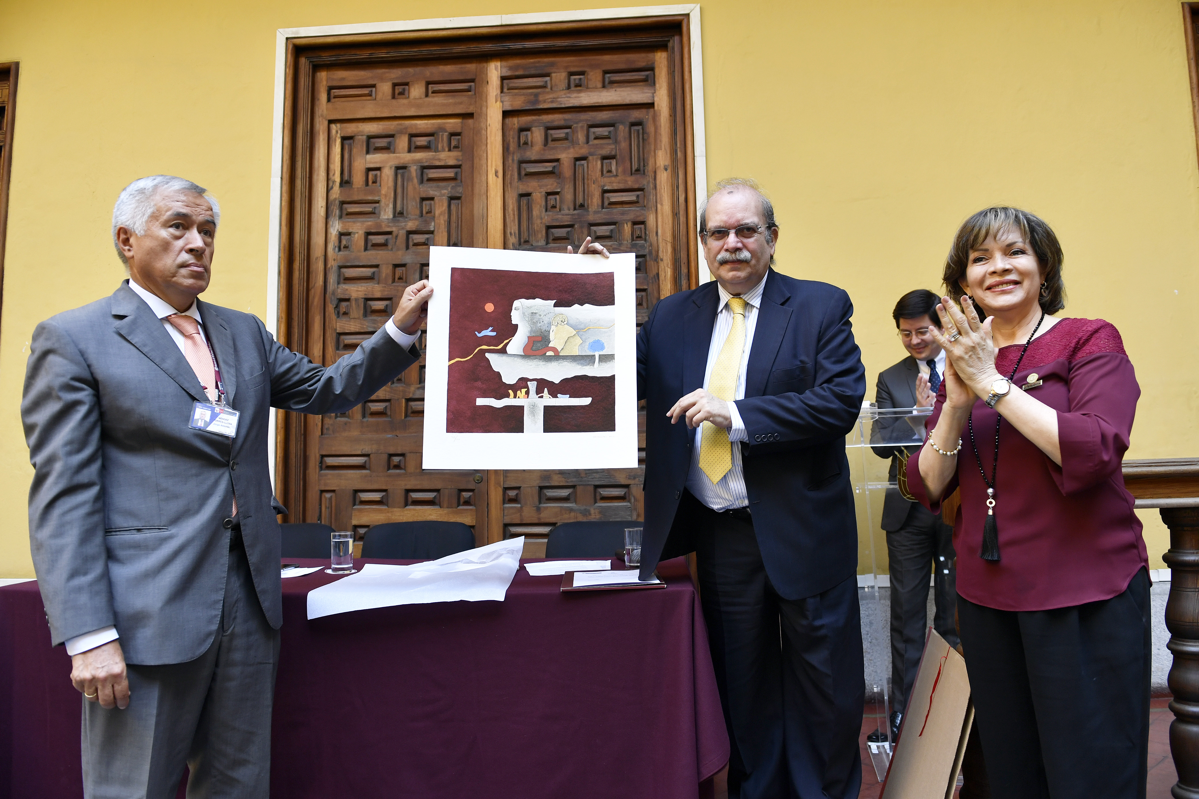 Ceremonia de entrega de grabado a ganador