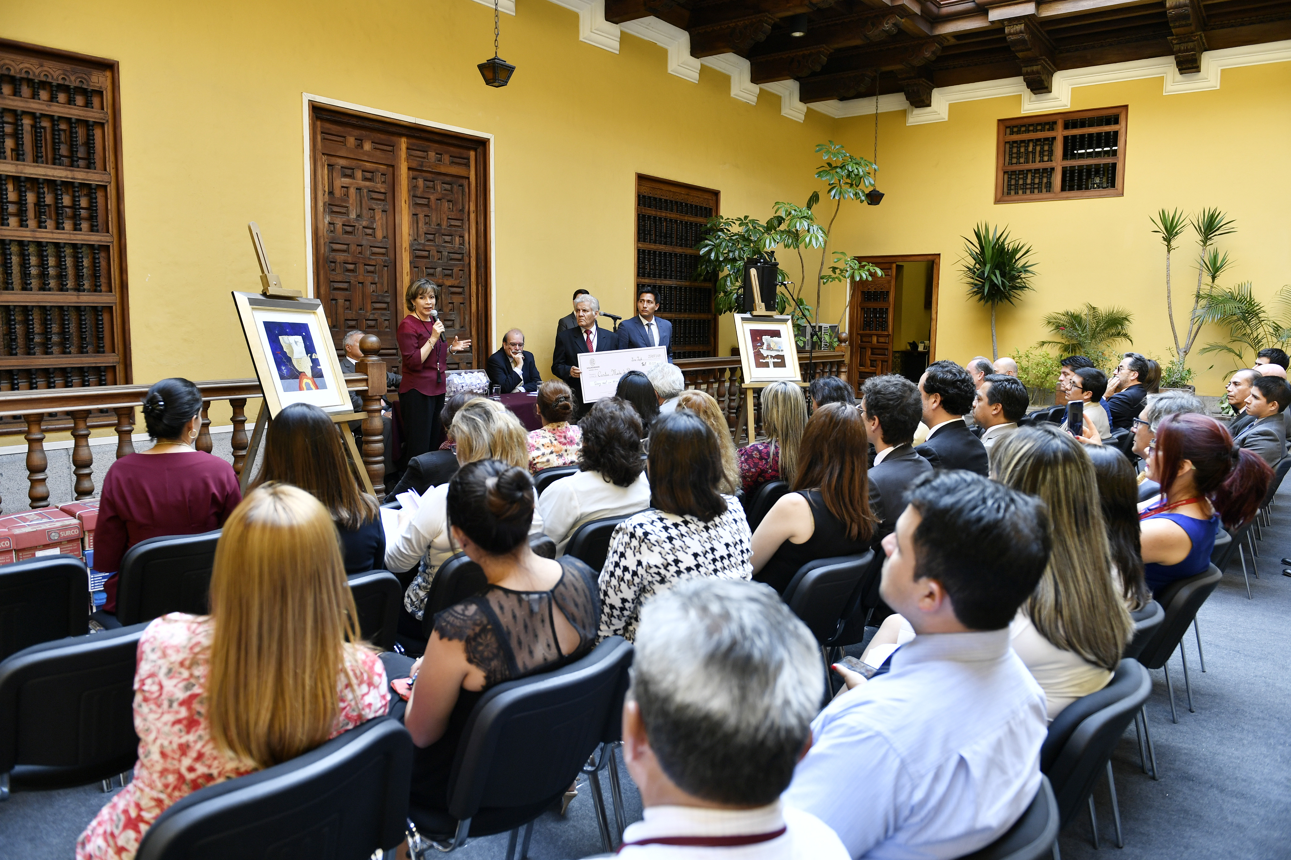 Publico asistente a la ceremonia de entrega