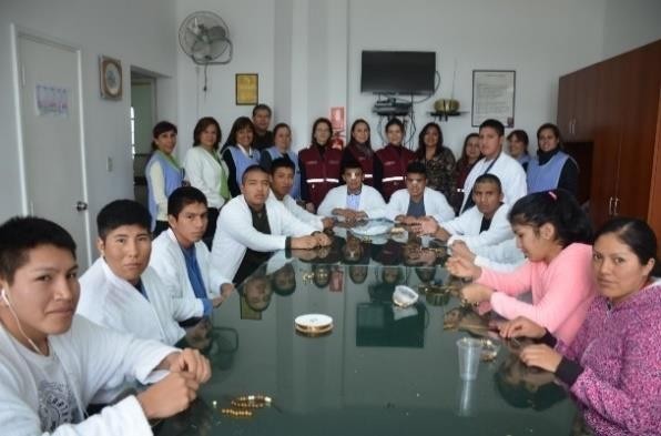 Encuentro institucional con pacientes y equipo de salud