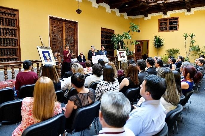 Publico asistente a la ceremonia de entrega